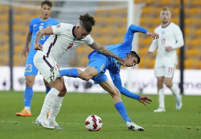 Jugada del Inglaterra-Italia (FOTO: EFE).