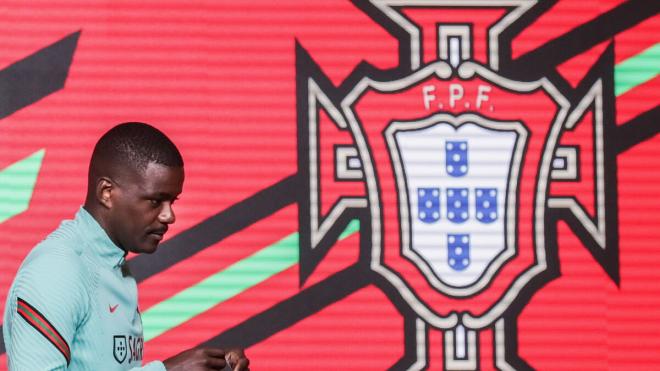 William Carvalho en un entrenamiento con Portugal.