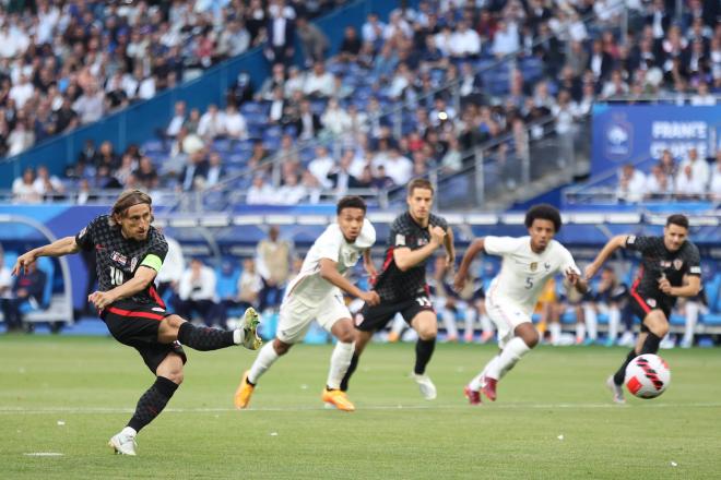 Modric ejecuta el penalti ante Francia (FOTO: Cordón Press).