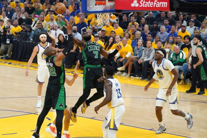 Los Golden State Warriors contra los Boston Celtics en las Finales de la NBA (Foto: Cordon Press)
