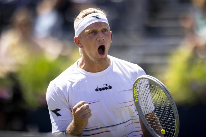 Davidovich celebra un punto ante De Miñaur en Queen's (Foto: EFE).