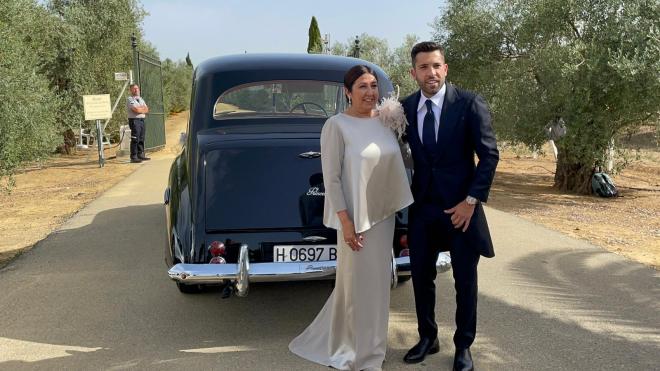 Jordi Alba, junto a su madre, antes de la boda con Romarey Ventura (Foto: Kiko Hurtado).