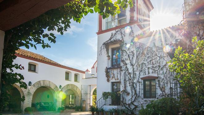 (Mediaset) Jordi Alba y Romarey se casan en una hacienda del siglo XVII en Sevilla.