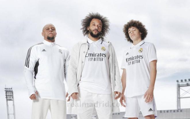 Roberto Carlos, Marcelo y su hijo Enzo presentan la camiseta del Real Madrid (Foto: RMCF).