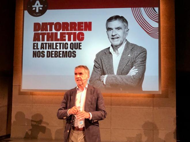 El candidato Iñaki Arechabaleta ha presentado a Marcelo Bielsa en Bilbao (Foto: DMQ Bizkaia).