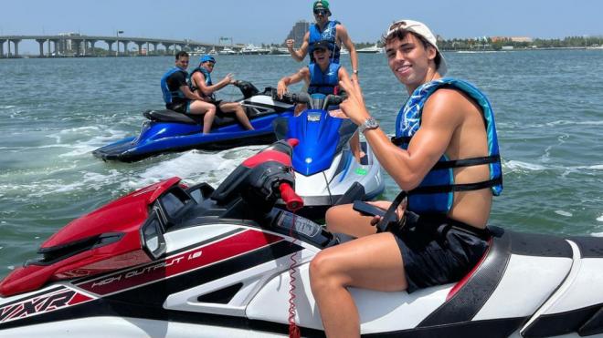 Joao Felix, en una moto de agua durante sus vacaciones en Estados Unidos en el verano de 2022.