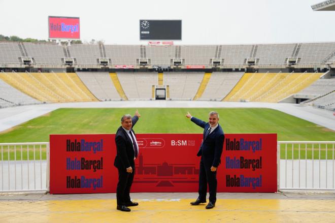 Joan Laporta y Jaume Collboni en el estadio Olímpico Lluís Companys.