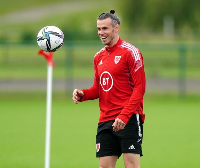 Gareth Bale, en un entrenamiento con Gales (Foto: Cordon Press).