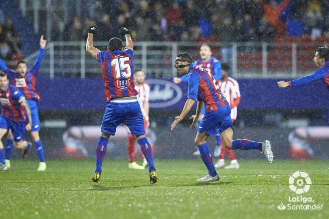 Esteban Burgos celebra un gol en LaLiga Santander. (Foto: SD Eibar)