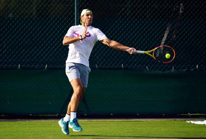 Rafa Nadal, durante un entrenamiento en Wimbledon 2022 (Foto: Cordon Press).