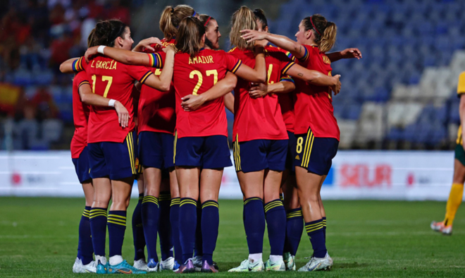 Las jugadoras de la selección femenina celebran uno de los goles ante Australia (FOTO: @SeFutbolFe
