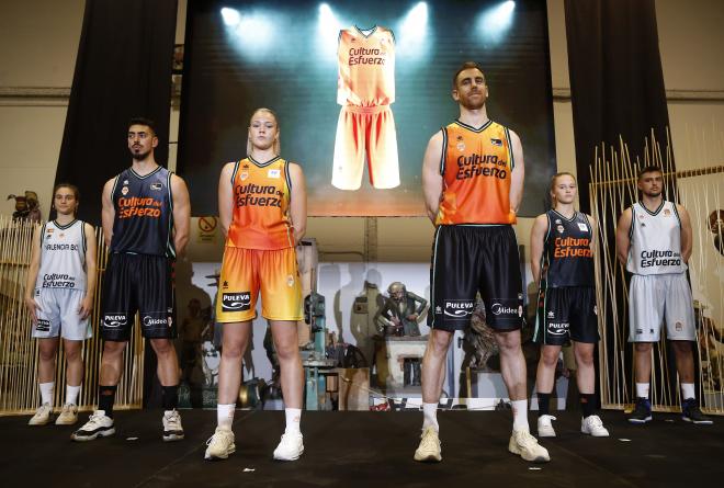 Valencia Basket enciende su piel con una nueva equipación que homenajea a las Fallas (Foto: MA Pol