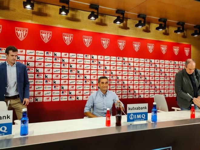 Ernesto Valverde, junto a Jon Uriarte, en su presentación como técnico del Athletic (Foto: ElDesmarque)