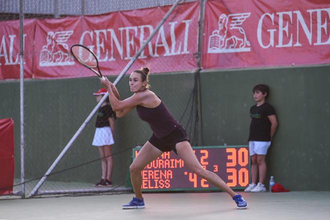 La tenistas Nigina Abduraimova en un partido.