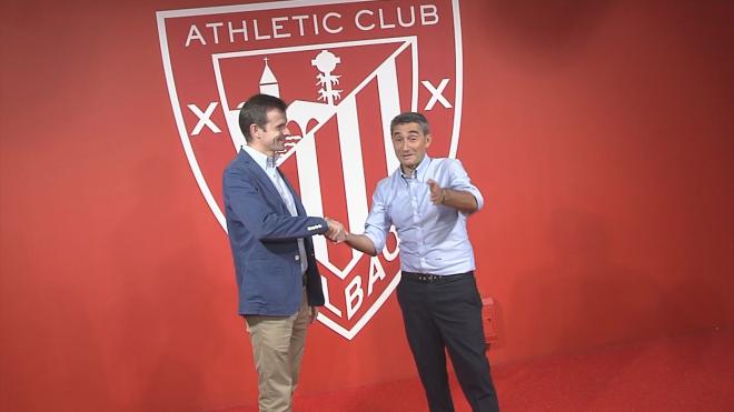 Ernesto Valverde, junto a Jon Uriarte, en su presentación como técnico del Athletic Club (Foto: DMQ Bizkaia).