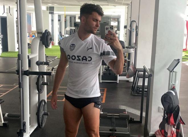 La historia de Instagram de Hugo Duro, que ya estrenó la nueva camiseta y se pondrá a las órdenes de Gattuso