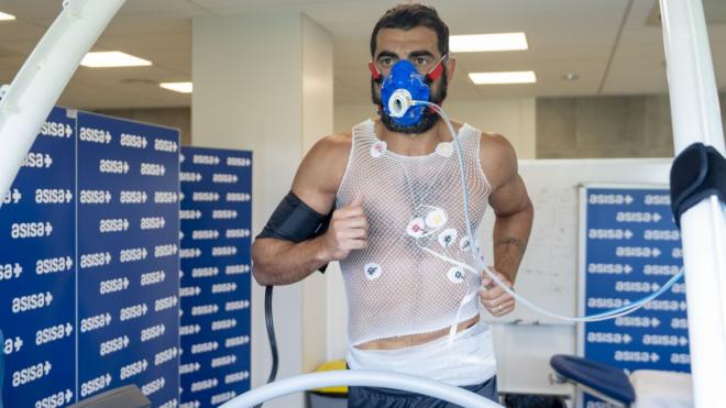 Raúl Albiol pasa las pruebas médicas con el Villarreal (Foto: VCF).
