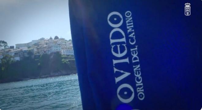 Detalles de la primera camiseta del Oviedo de la 22/23.