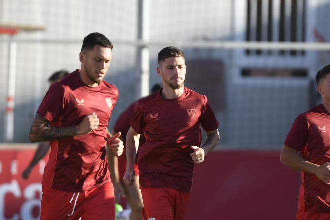 Ocampos, durante el primer entrenamiento del Sevilla (Foto: Kiko Hurtado).