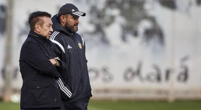 Nuno y Peter Lim (Foto: Valencia CF)