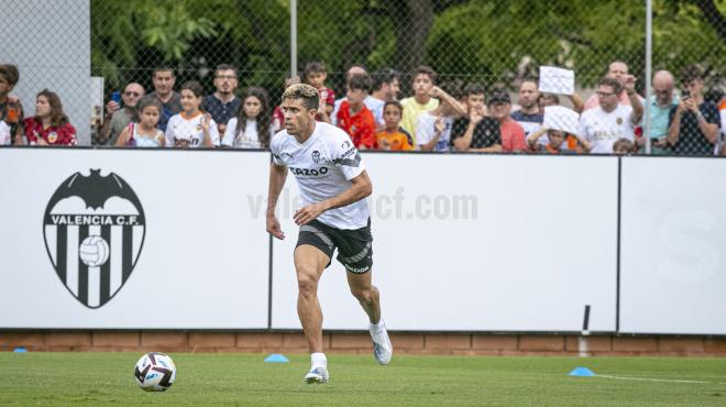 Gabriel Paulista, en uno de los entrenamientos de la pretemporada (Foto: Valencia CF).