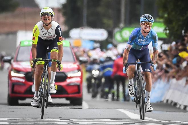 Van der Hoorn y Clarke en la recta final de la etapa del Tour (Foto: Cordon Press).