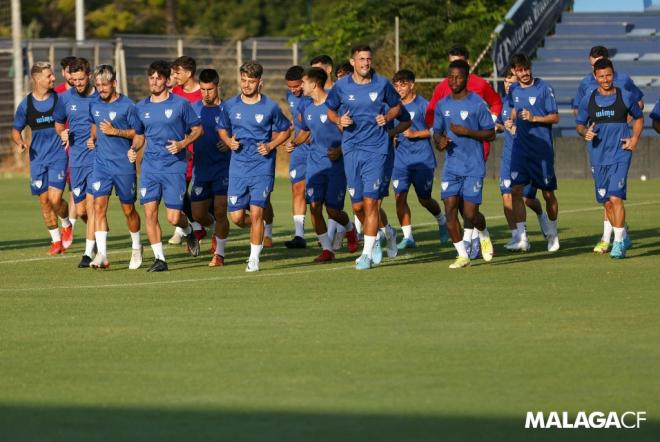 Los jugadores del Málaga, en un entrenamiento de pretemporada (Foto: MCF).