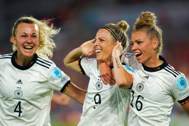 Huth, de Alemania, celebra un gol contra Dinamarca que fue anulado (Foto: Cordon Press).