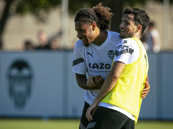 Koba y Guillamón (Foto: Valencia CF)