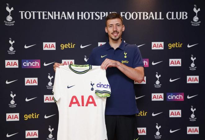 Lenglet posa con la camiseta del Tottenham Hotspur (Foto: THFC).