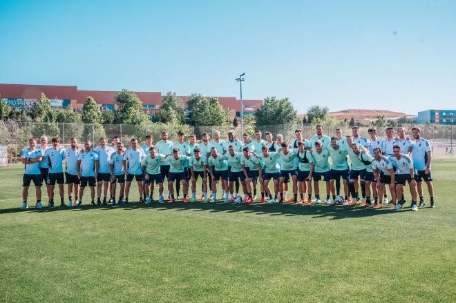 Toda la plantilla en el primer entrenamiento de pretemporada del Real Valladolid (Foto: Sara Cabeza