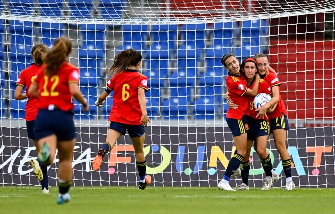 Las jugadoras españolas celebran uno de los goles a Noruega en la final de la Euro sub 19 (Foto: @