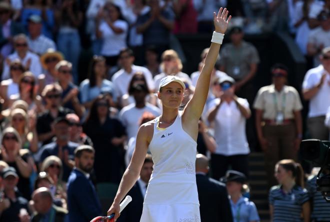 Elena Rybakina celebra su triunfo en la final de Wimbledon ante Jabeur (Foto: EFE).