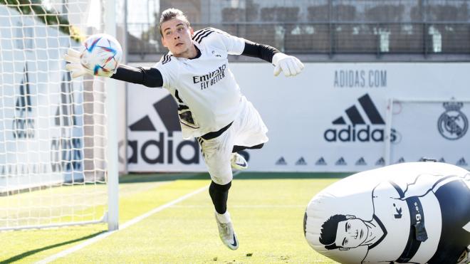 Paradón de Andriy Lunin en la pretemporada del Real Madrid (Foto: RMCF).