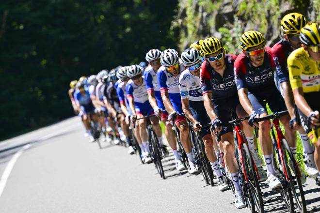 El pelotón, en la etapa de este domingo del Tour de Francia (Foto: Cordon Press).