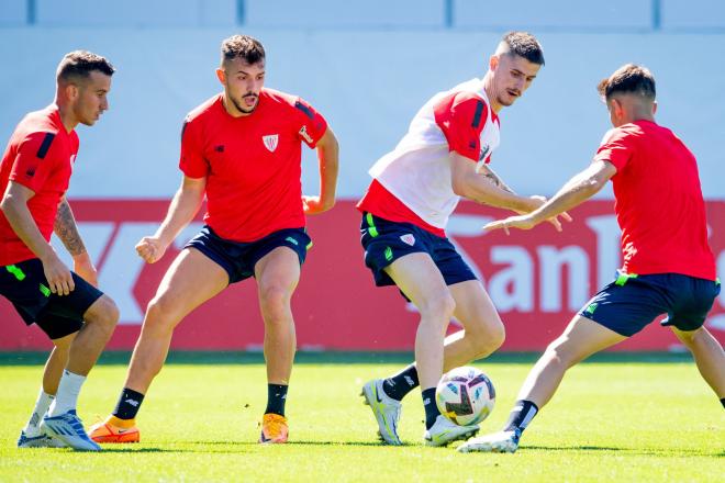 El navarro Oihan Sancet haciendo diabluras en Lezama (Foto: Athletic Club).