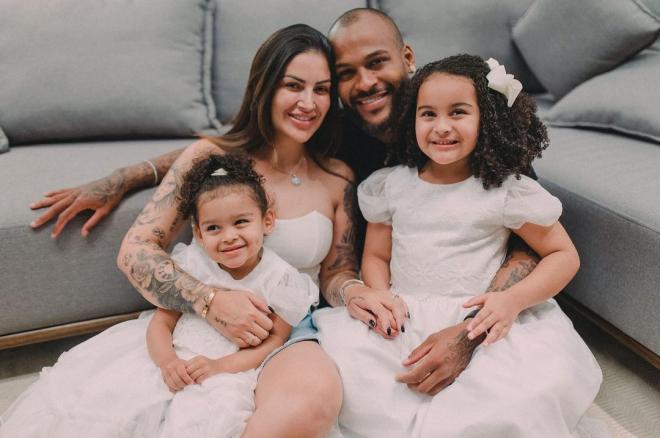 Marcao, junto a su mujer y sus hijas (Foto: Instagram).