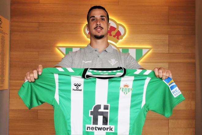 Manuel Piqueras con la camiseta del Betis (foto: Betis Futsal).