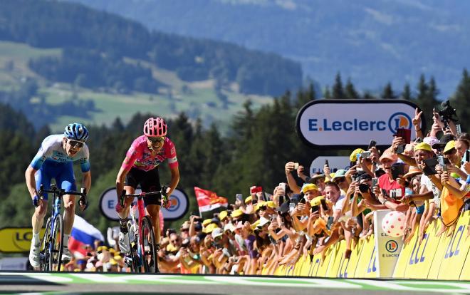 Schultz y Nielsen pelean por la victoria de etapa en el Tour de Francia (Foto: Cordon Press).