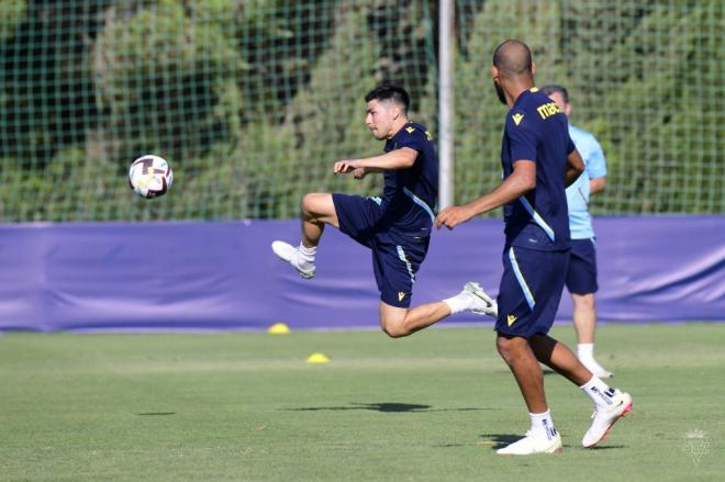 Alarcón y Fali, en un entrenamiento (Foto: Cádiz CF).