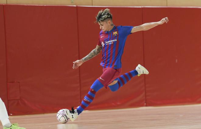Daniel Fernández con el filial del Barça.