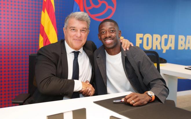 Dembélé posa con Laporta tras renovar con el Barça (Foto: FCB).