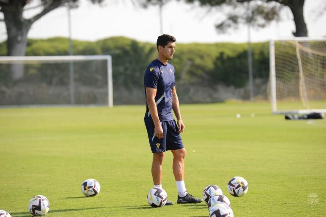 Garrido, en un entrenamiento (Foto: Cádiz CF).