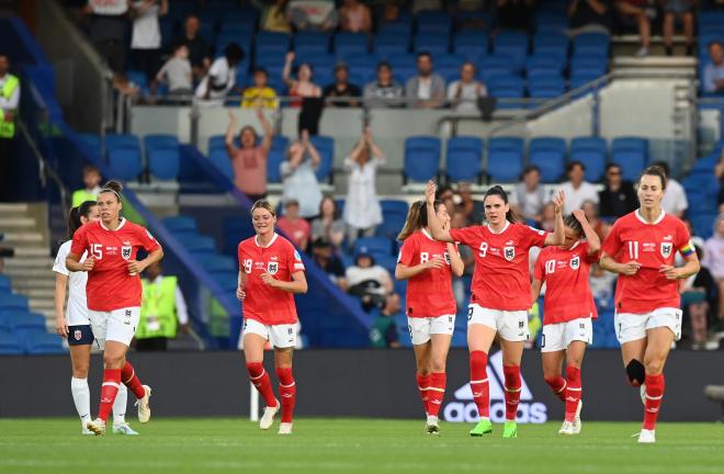 Las jugadoras de Austria celebran su gol a Noruega (Foto: EFE).