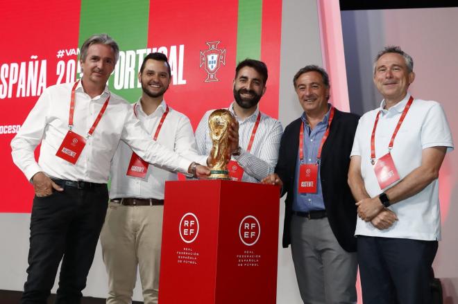 Los defensores del Nou Mestalla: Schneider, Juan Hornos, Javier Mateo, Salvador Gomar y Joan Carles Cuenca