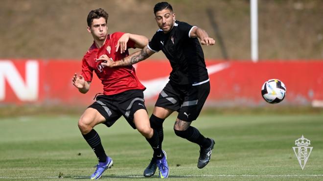 Zarfino y Gragera en el primer partidillo de pretemporada del Sporting (Foto: RSG)