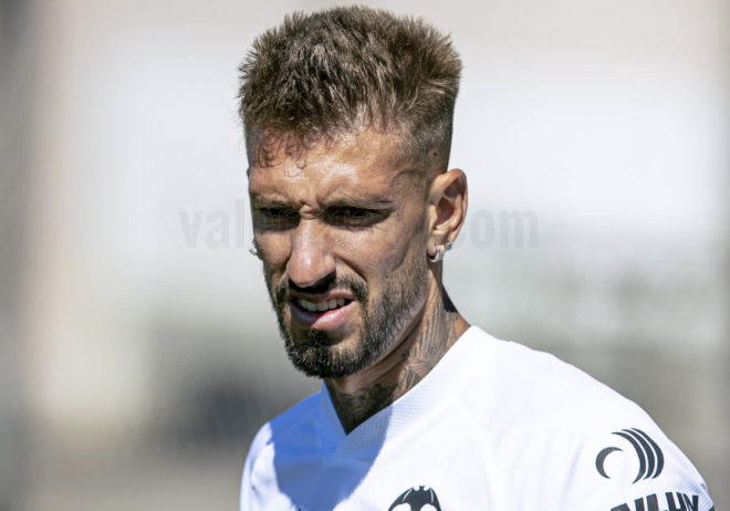 Samu Castillejo, en un entrenamiento del Valencia CF (Foto: Valencia CF).