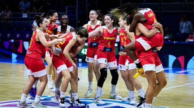 ¡R. Burgos, C. Contell, L. Lamana, E. Buenavida, y N. Djiu, campeonas de Europa U20F!