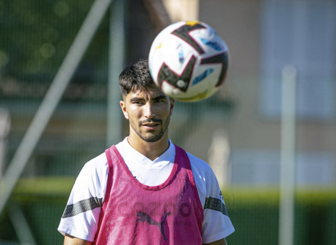 Carlos Soler trabaja en Suiza en la pretemporada del Valencia (Foto: Valencia CF)