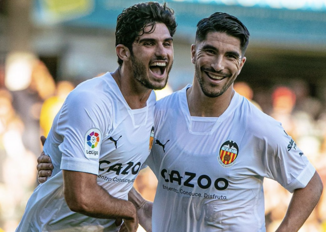 Guedes y Soler celebran el 0-1 (Foto: VCF)